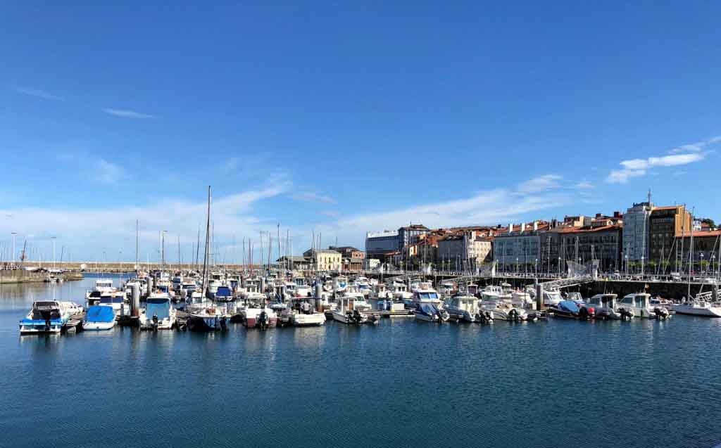 Puerto deportivo de Gijón. Bego Otero biografía